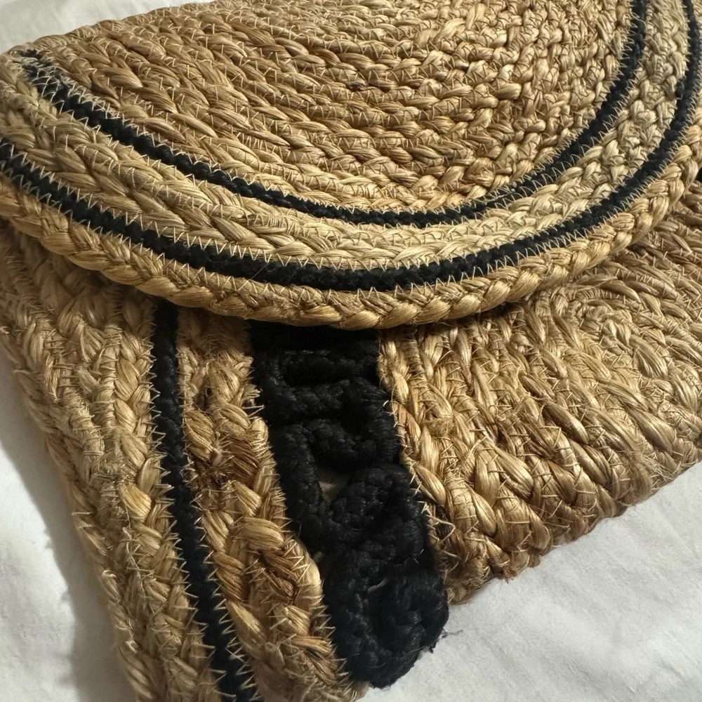 Elegant Tan and Black Woven Crossbody Bag - Picture 2 of 5